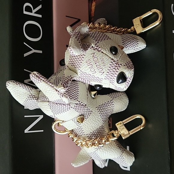 🆕️Luxury 🐕 White Doggie Damier azur Style Leather Novelty Keychain / Bag Charm - Picture 4 of 16